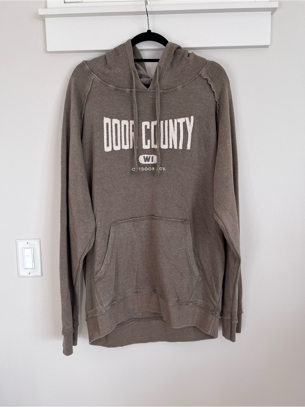 Artisans Brown Door County Embroidered Hoodie NWOT SZ L
